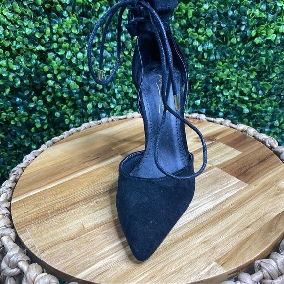 Pointed closed toe lace up heels - Picture 2 of 5